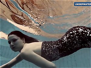 demonstrating bright boobs underwater makes everyone horny
