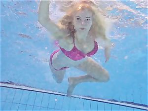 sizzling Elena showcases what she can do under water